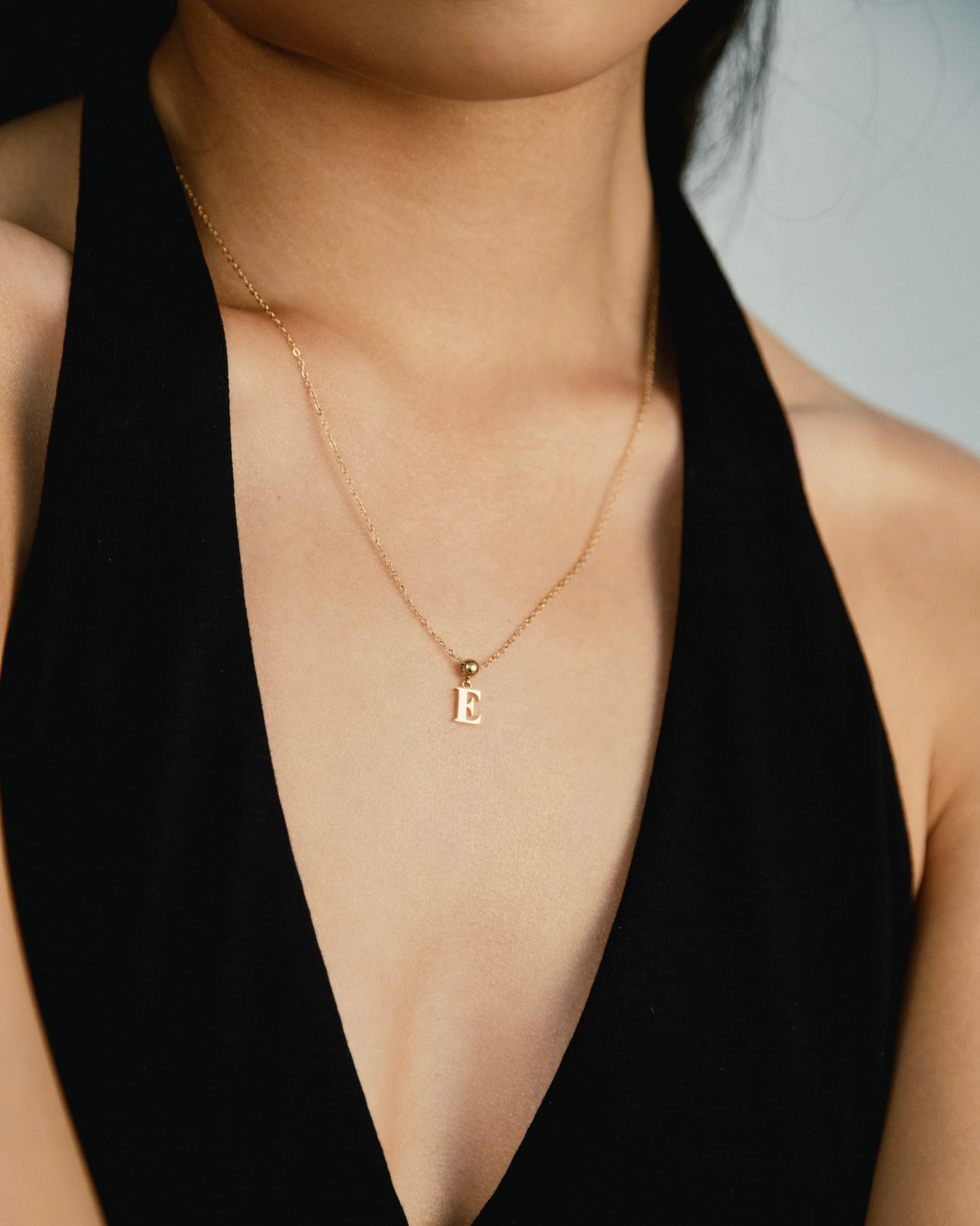 E Classic Initial Charm Gold - Image 5